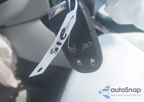 2018 Jeep Compass Limited 4X4 from USA, damaged, VIN 3C4NJDCB9JT212553